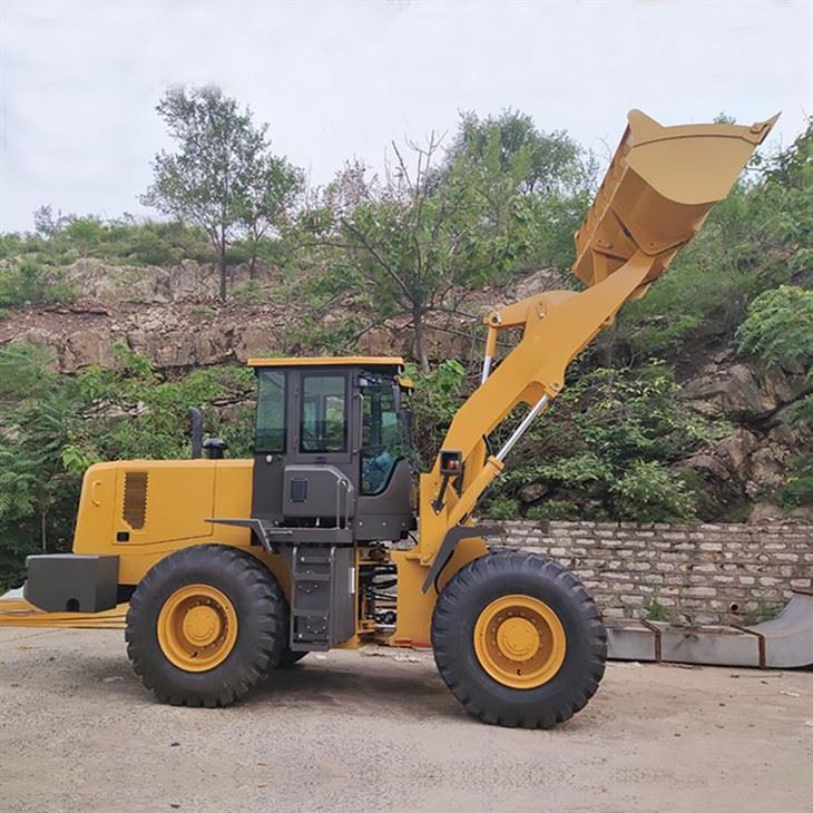 لودر چرخ جلو 4 تنی با کابین ارتقا یافته